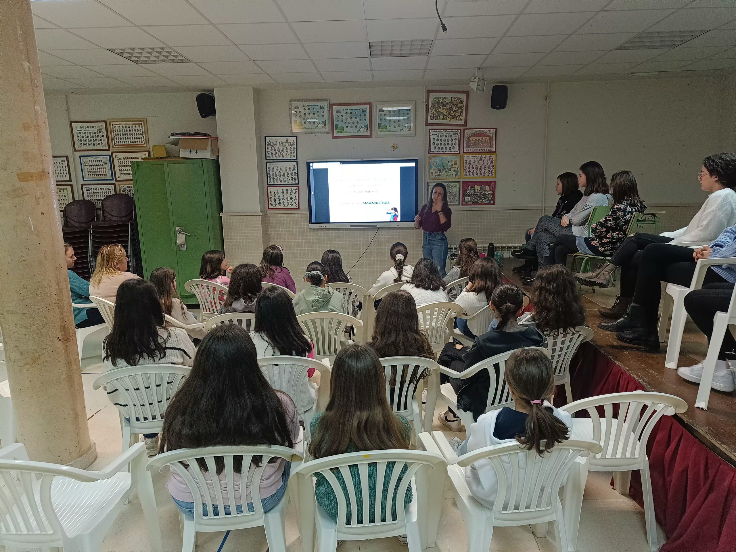 Talleres «Menstruación» y «Riesgos y peligros de internet»