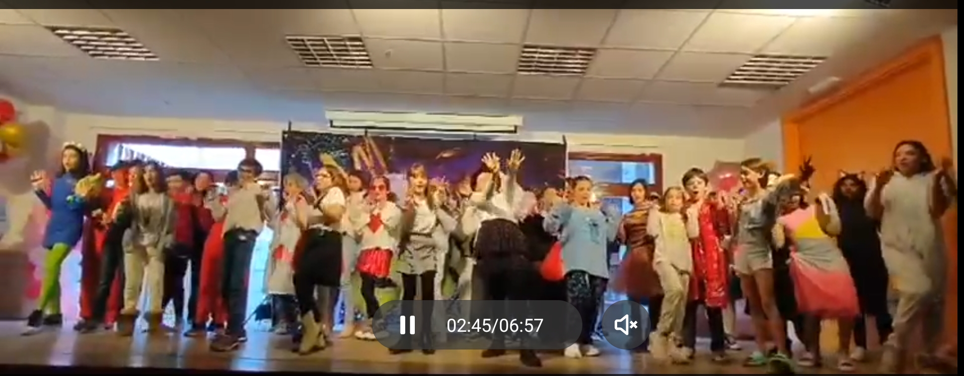 Carnaval en el colegio: Chirigota «Vaya lío con las emociones».