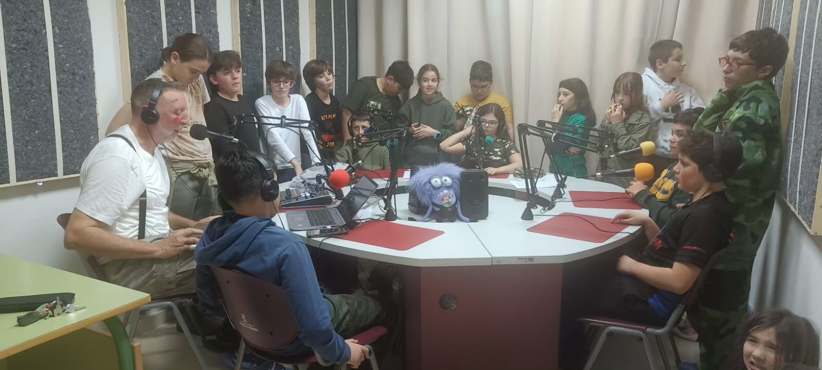 Concurso «La Historia en un minutejo», un paseo por la historia de la Edad Contemporánea en radio «La traviesa»